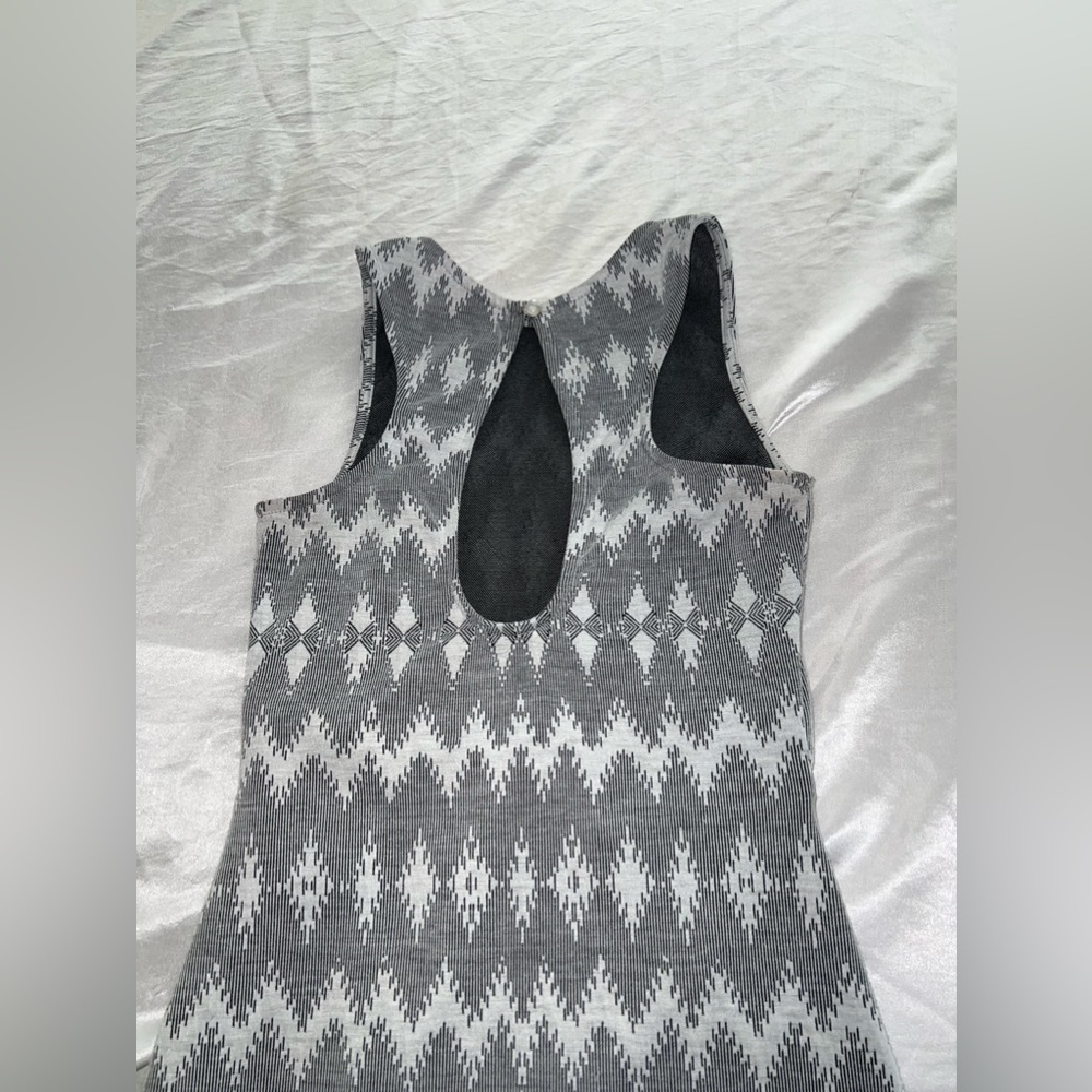 Dress - Picture 3 of 3